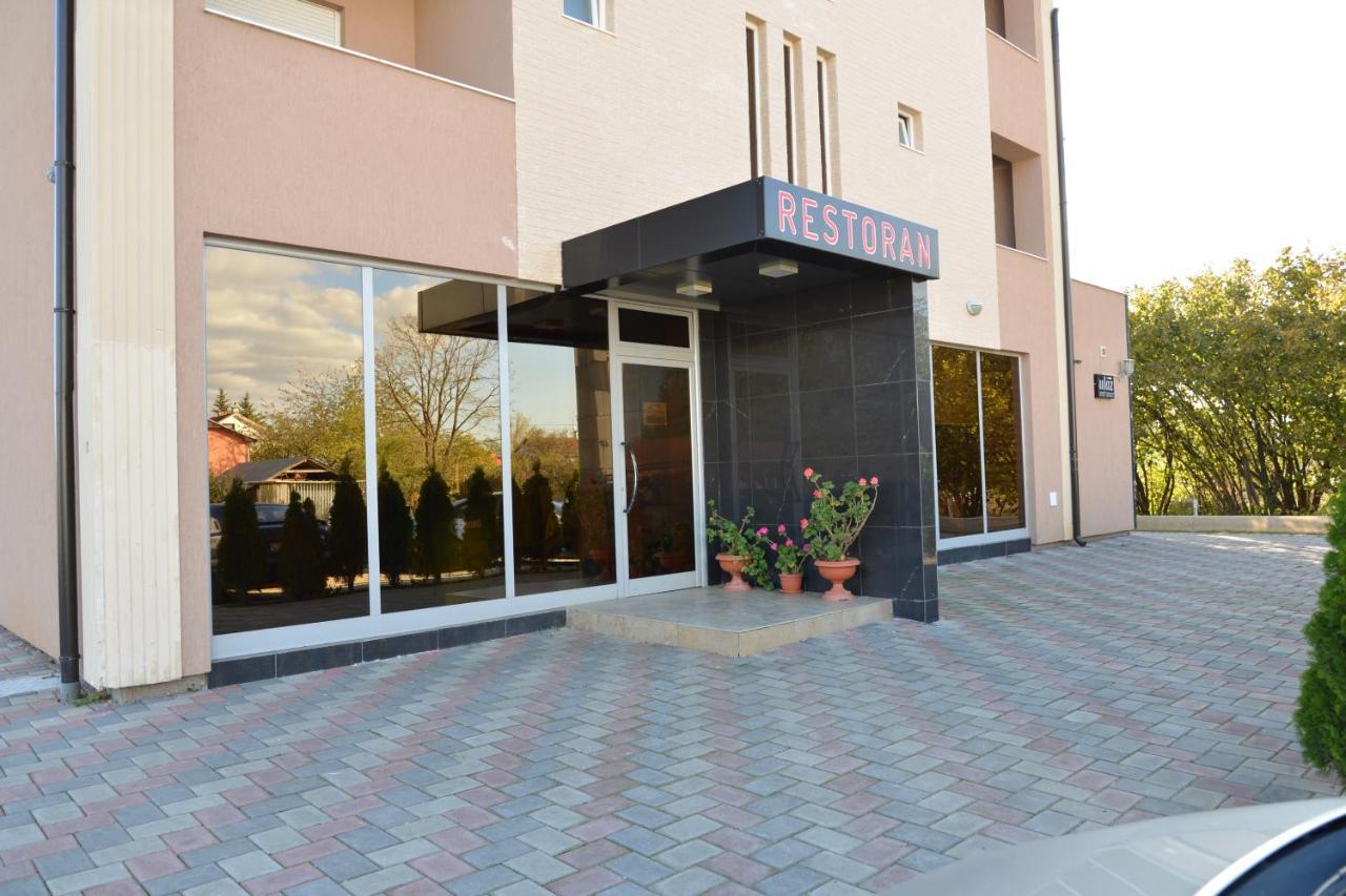 Hotel Konstantin لابليه سيلو المظهر الخارجي الصورة